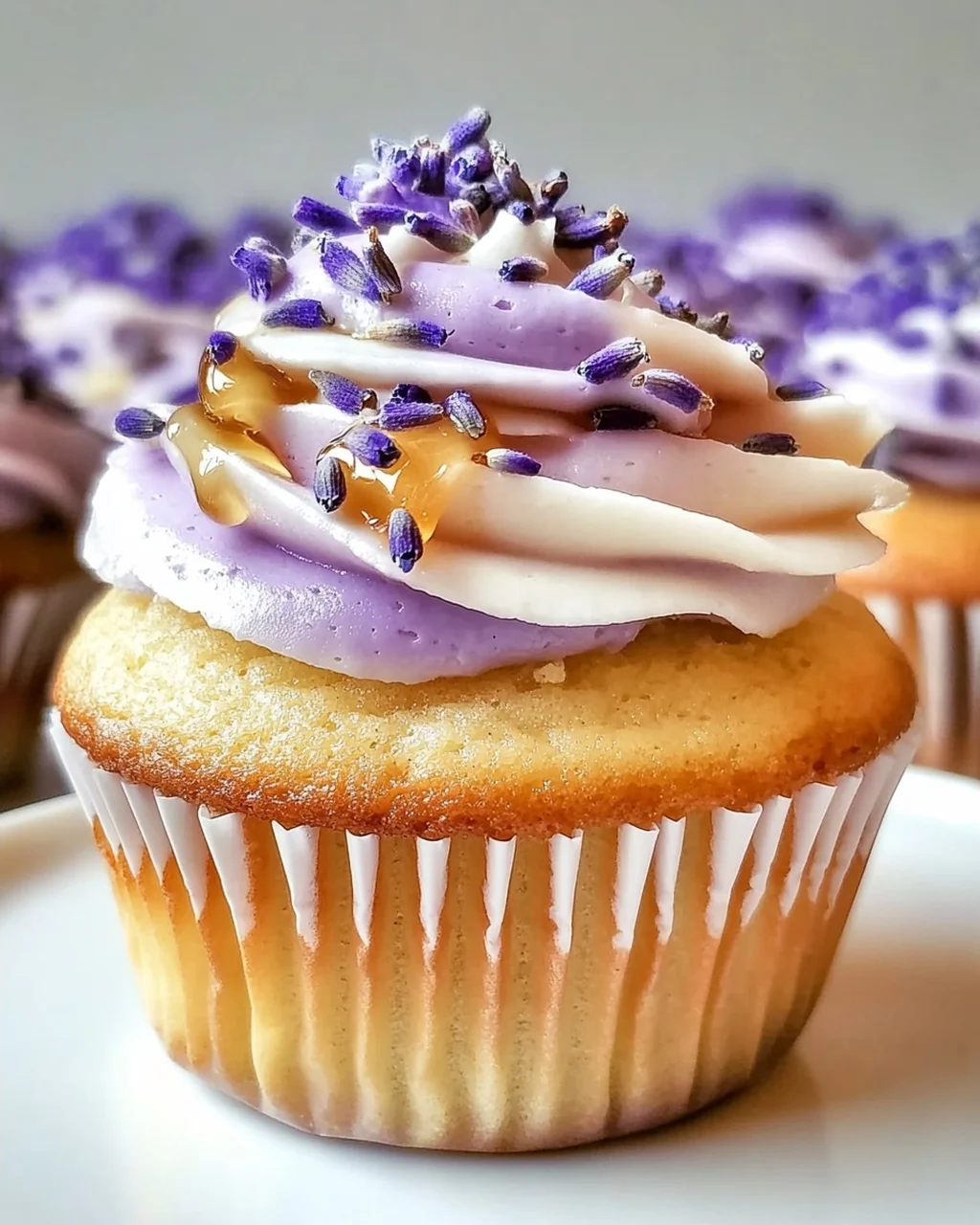 Lavendel Honig Cupcakes für einen zauberhaften Genuss