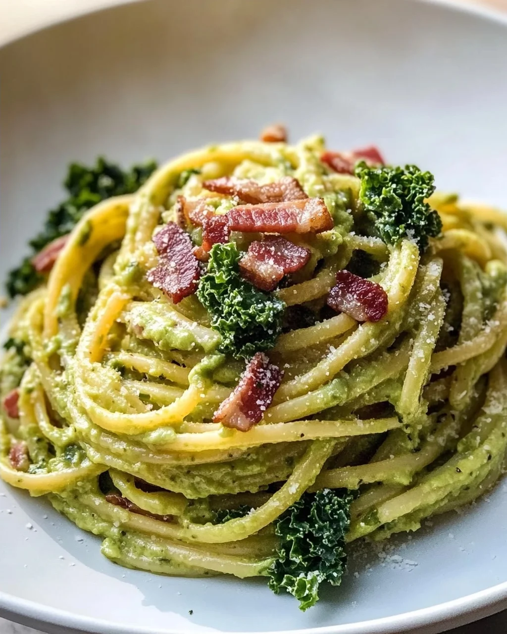 Leckere Avocado Carbonara mit Rindfleisch – Einfaches Rezept!